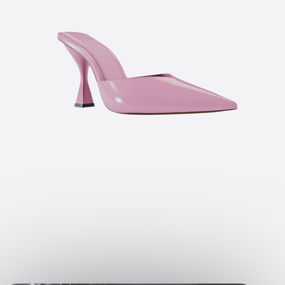 Hanifa Nuri Pump